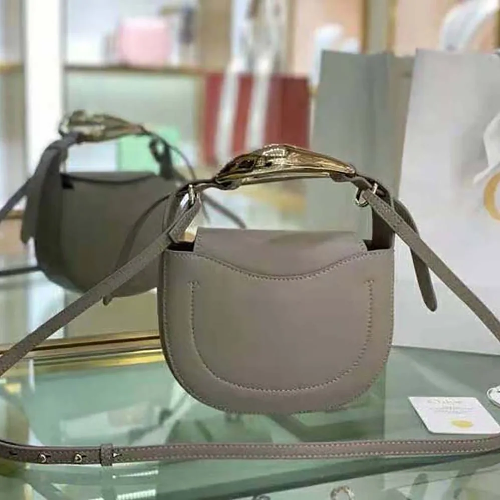 Chloe Kiss Small Purse in Small Grain Calfskin for Women in Gray