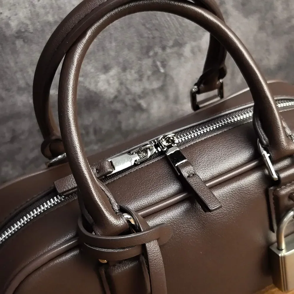 Loewe Amazona 23 Cropped Bag in Shiny Calfskin for Women in Squirrel Loewe Amazona 23 Cropped Bag in Shiny Calfskin for Women in Squirrel