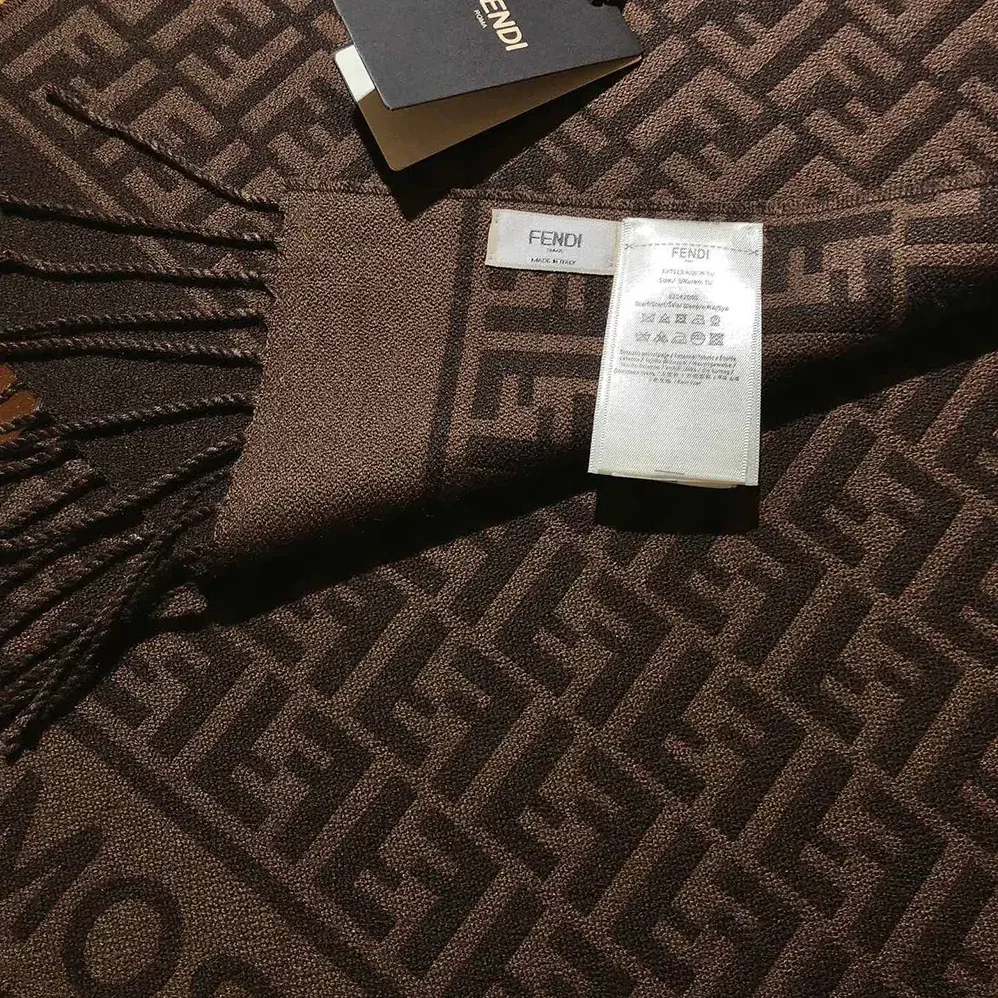 Fendi FF Scarf Burgundy Wool and Cashmere Scarf for Unisex Fendi FF Scarf Burgundy Wool and Cashmere Scarf for Unisex