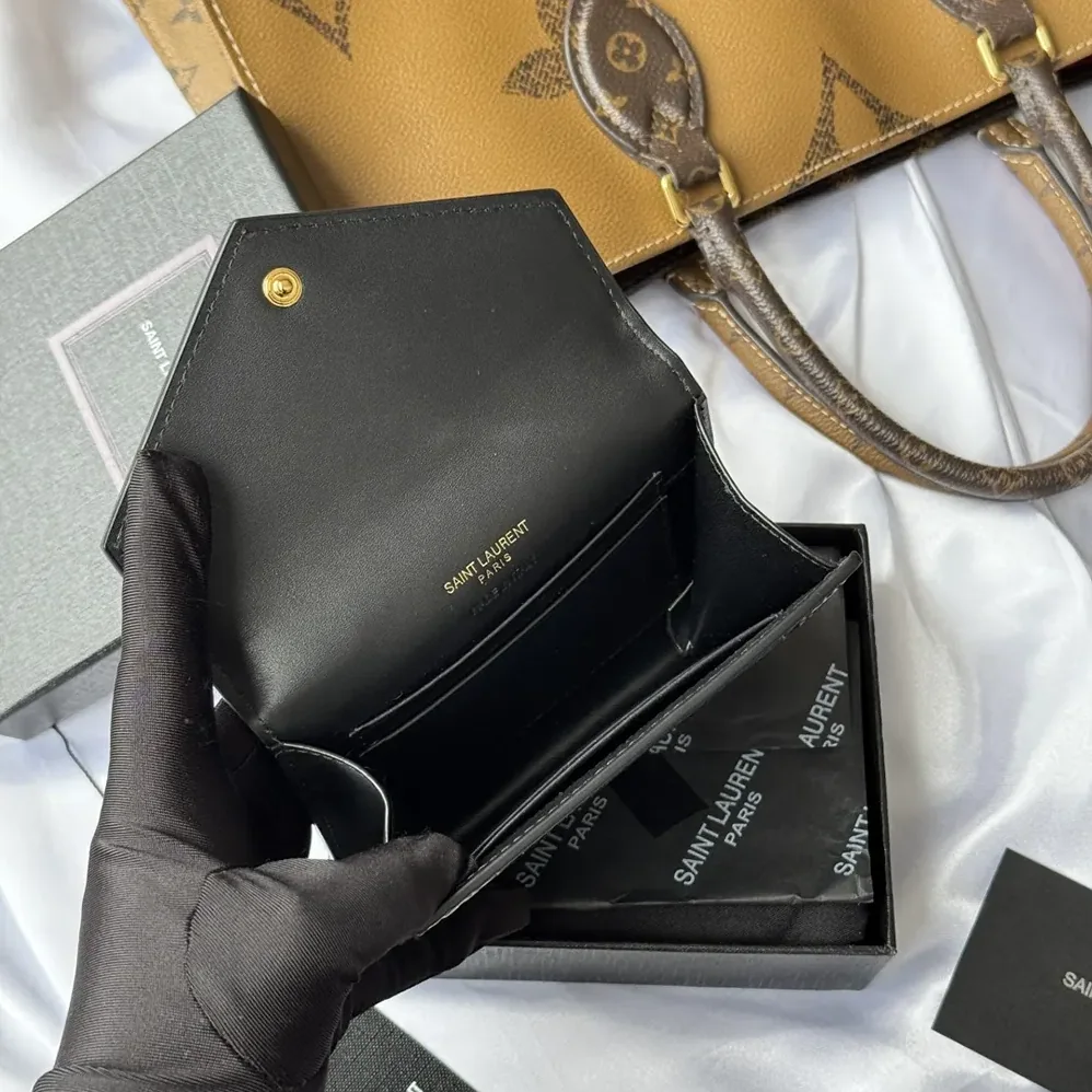 Saint Laurent YSL Uptown Flap Card Case in Crocodile for Women in Embossed Shiny Leather Saint Laurent YSL Uptown Flap Card Case in Crocodile for Women in Embossed Shiny Leather