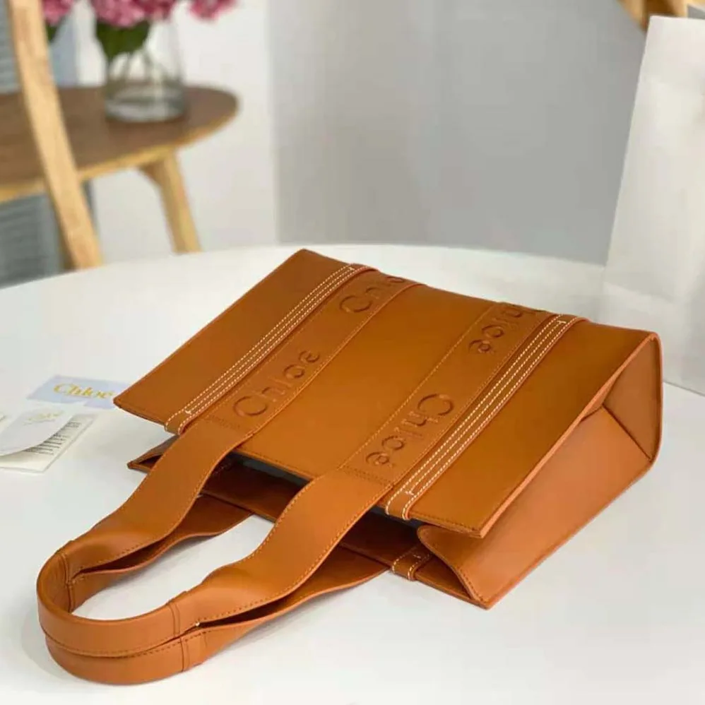 Chloe Medium Woody Tote Bag for Women in Brown Chloe Medium Woody Tote Bag for Women in Brown