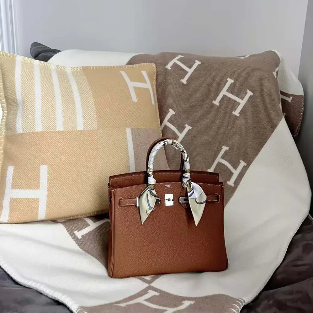 Hermes Avalon Vibration Pillow Small Model H103209Mv08 for Unisex Hermes Avalon Vibration Pillow Small Model H103209Mv08 for Unisex