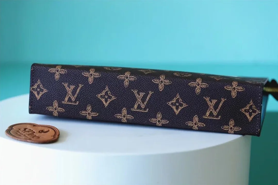 Louis Vuitton Pochette Voyage MM Monogram Canvas Louis Vuitton Pochette Voyage MM Monogram Canvas