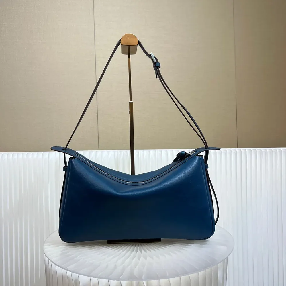 Fendi Simply Fendi Medium Blue Leather Bag for Unisex Fendi Simply Fendi Medium Blue Leather Bag for Unisex