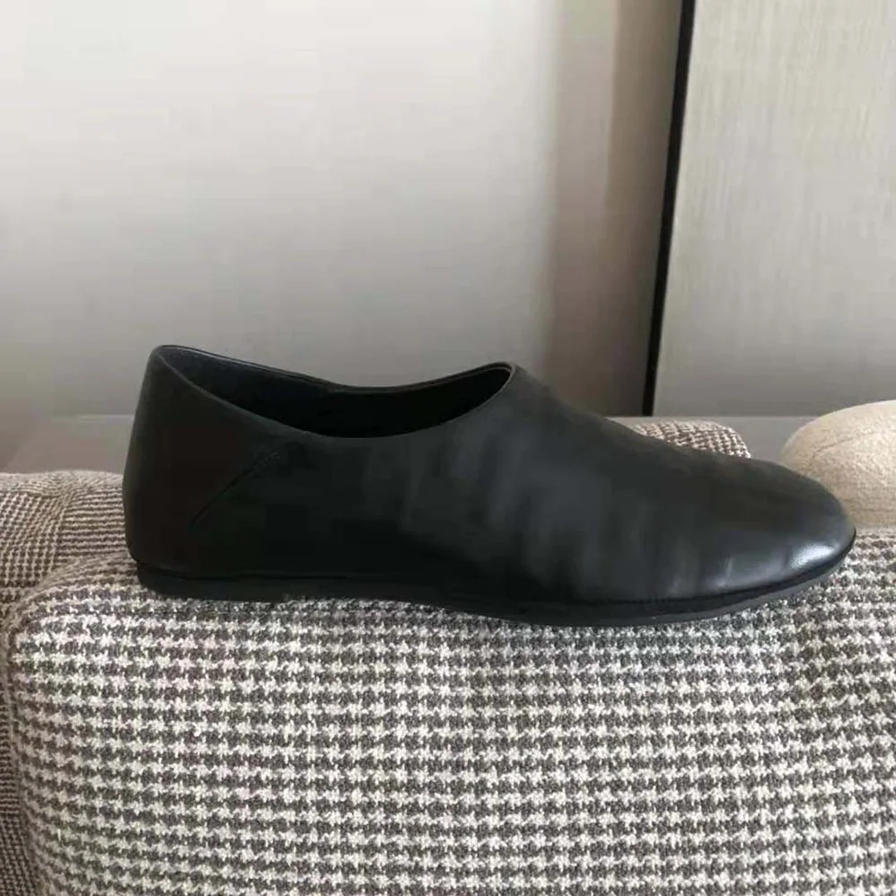 Fendi Signature Black Nappa Leather Slippers for Unisex Fendi Signature Black Nappa Leather Slippers for Unisex