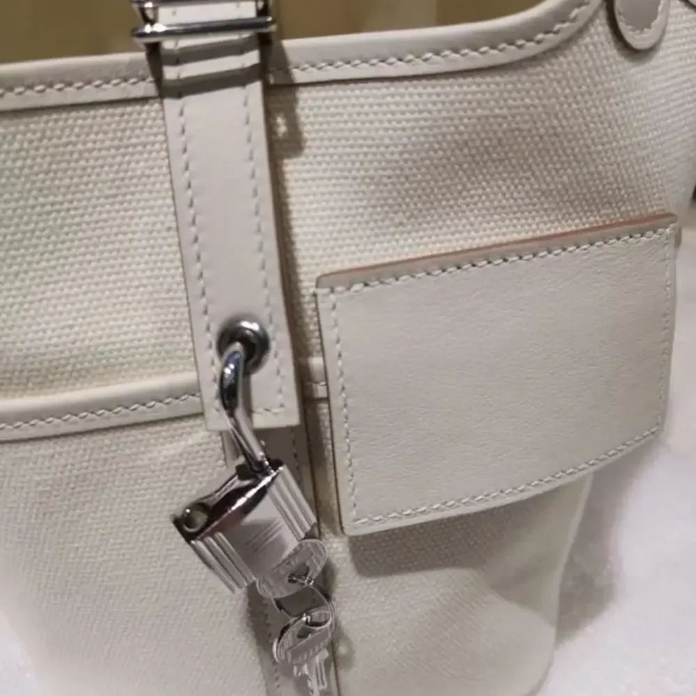 Hermes Picotin Lock 18 Pockets in Goeran Canvas Leather for Women in White Hermes Picotin Lock 18 Pockets in Goeran Canvas Leather for Women in White