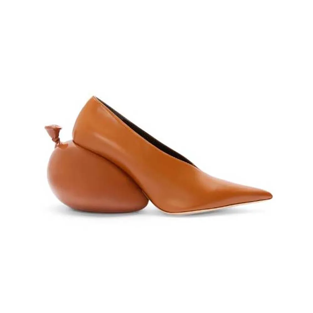 Loewe Balloon Pump in Calfskin for Women in Tan Loewe Balloon Pump in Calfskin for Women in Tan