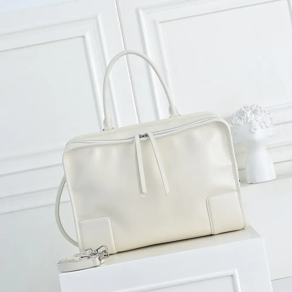 Loewe Large Amazona 180 Bag in Soft Calfskin for Women in White Loewe Large Amazona 180 Bag in Soft Calfskin for Women in White