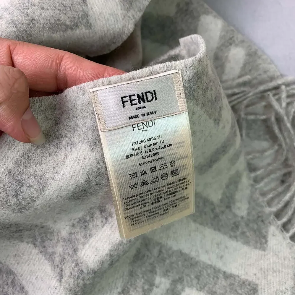 Fendi Fendi Unisex FF Scarf Pale Gray Cashmere Scarf for Unisex Fendi Fendi Unisex FF Scarf Pale Gray Cashmere Scarf for Unisex