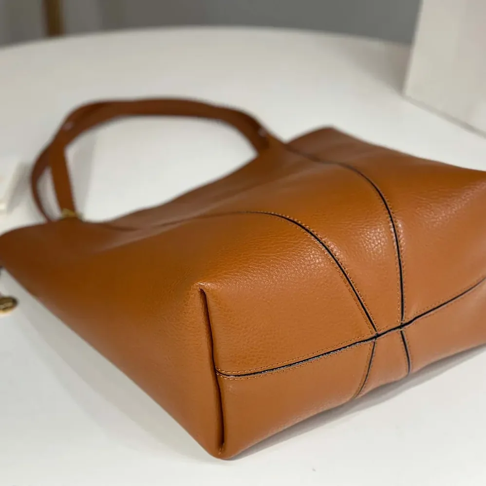 Chloe Chloé Spin Tote Bag in Grained Leather for Women in Brown Chloe Chloé Spin Tote Bag in Grained Leather for Women in Brown
