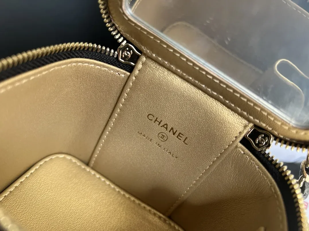 Chanel Vanity With Chain Black / Chanel Vanity With Chain Black /