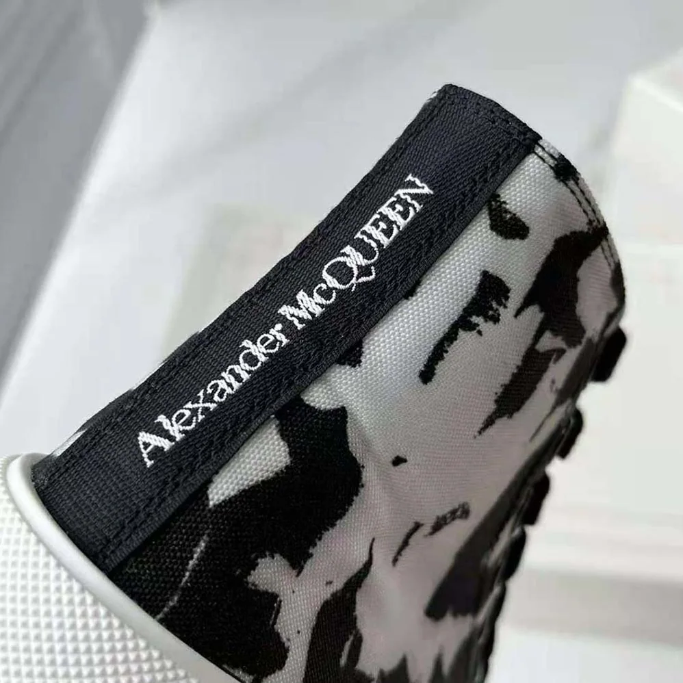 Alexander Mcqueen McQueen Graffiti Tread Slick Boot in White for Unisex Alexander Mcqueen McQueen Graffiti Tread Slick Boot in White for Unisex