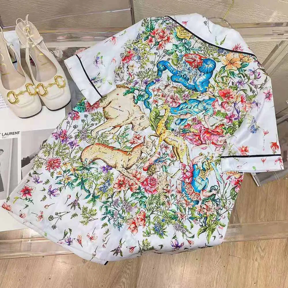 Dior Chez Moi Short-Sleeved Shirt White Silk Twill with Multicolor D for Women in Constellation Motif Dior Chez Moi Short-Sleeved Shirt White Silk Twill with Multicolor D for Women in Constellation Motif