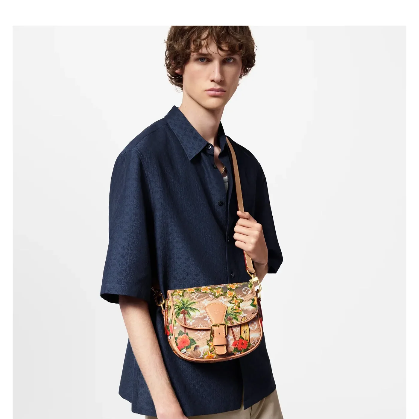 Louis Vuitton Montsouris Messenger PM Bag /