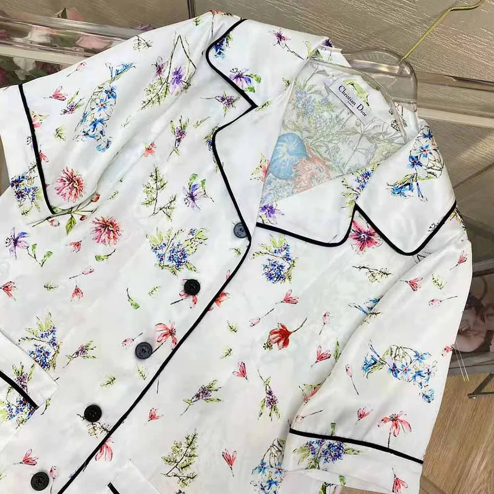 Dior Chez Moi Short-Sleeved Shirt White Silk Twill with Multicolor D for Women in Constellation Motif Dior Chez Moi Short-Sleeved Shirt White Silk Twill with Multicolor D for Women in Constellation Motif