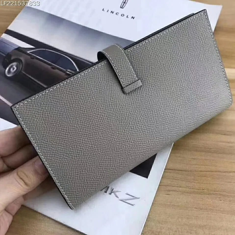 Hermes Medium Bearn Wallet in Epsom Calfskin Leather in Silver