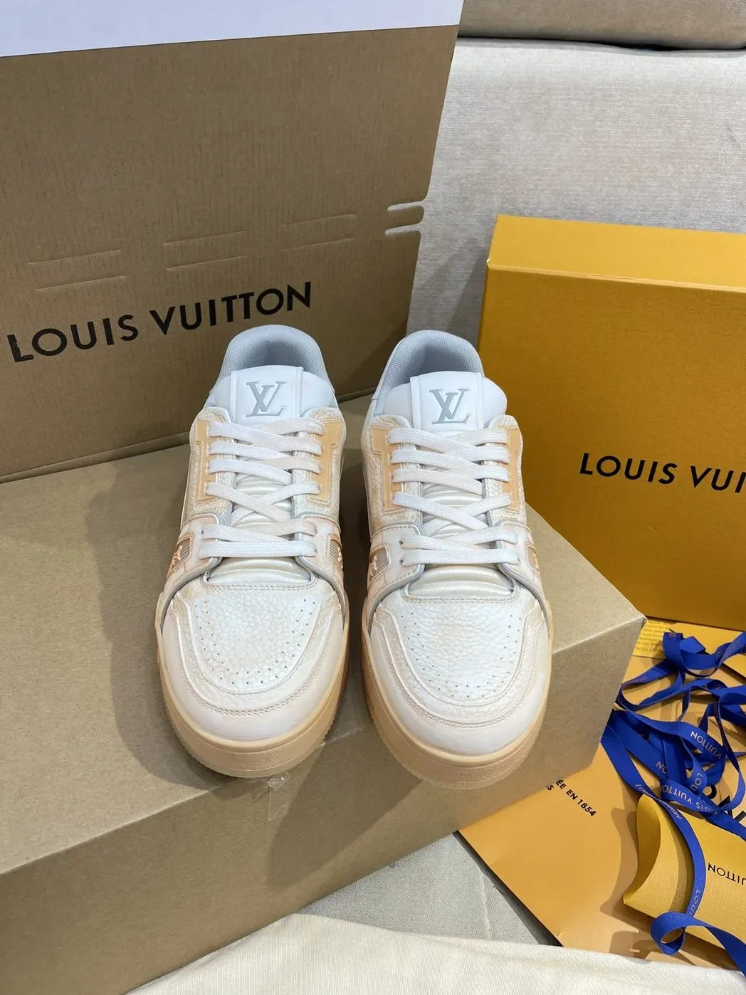 Louis Vuitton Trainer Sneaker LV Beige Louis Vuitton Trainer Sneaker LV Beige