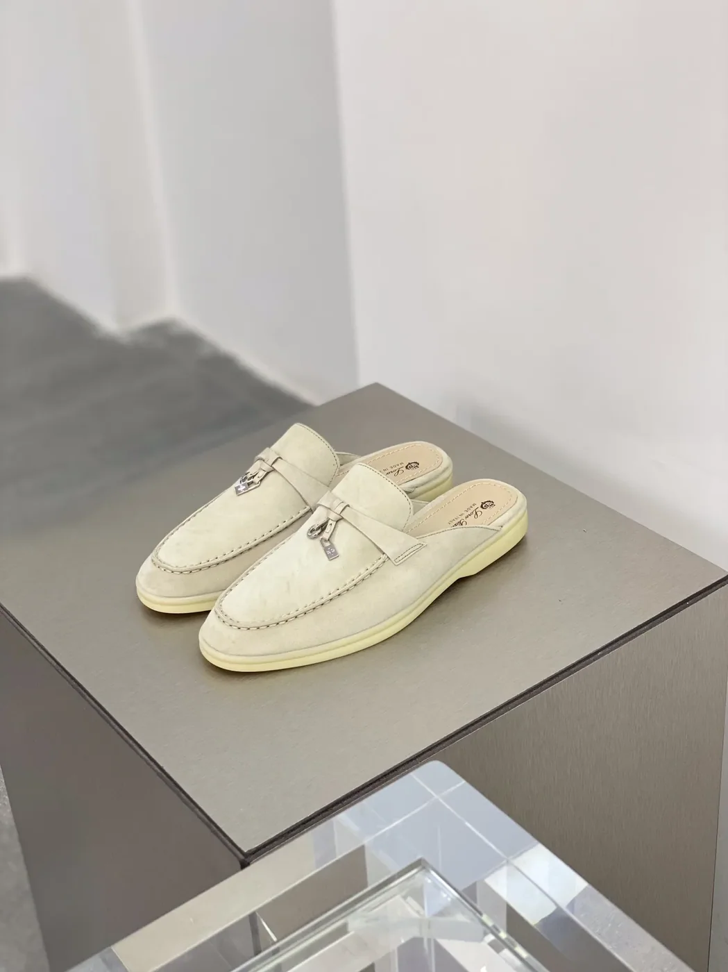 Loro Piana Babouche Charms Walk Loafers Linen – FAI1543 Loro Piana Babouche Charms Walk Loafers Linen – FAI1543