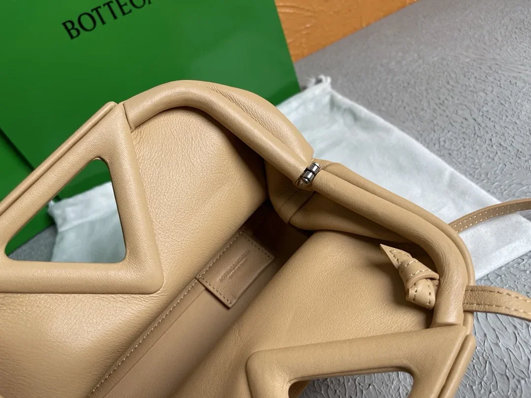 Bottega Veneta Point Brown