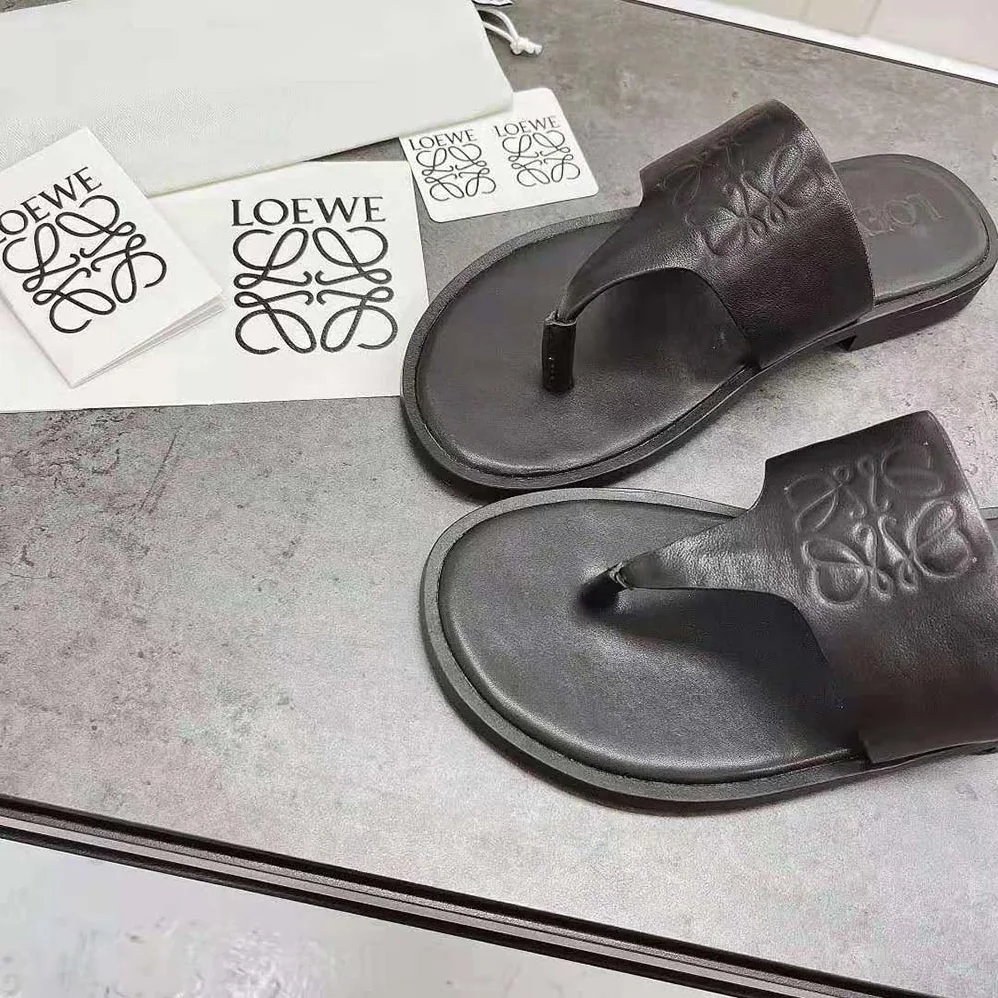 Loewe Anagram Flip Flop in Calfskin for Women in Black Loewe Anagram Flip Flop in Calfskin for Women in Black