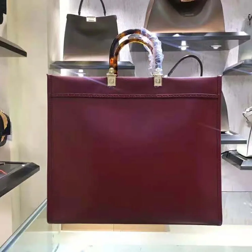 Fendi Sunshine Shopper Burgundy Leather Shopper for Women in Maroon