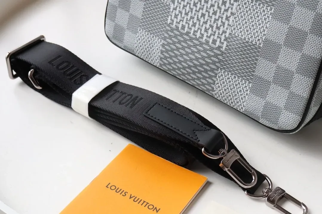 Louis Vuitton Studio Messenger Damier Graphite Plaster