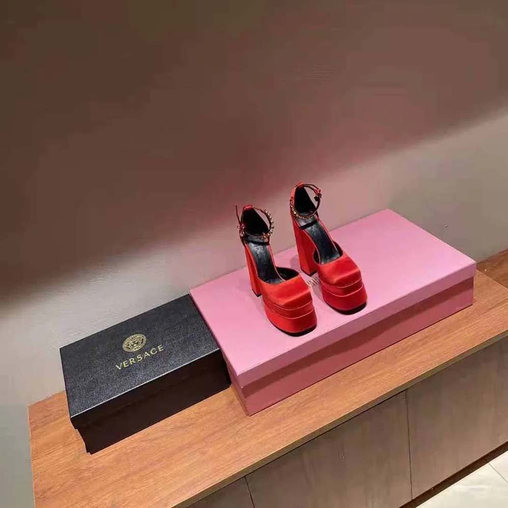 Versace Medusa Aevitas Platform Pumps for Women in Red Versace Medusa Aevitas Platform Pumps for Women in Red