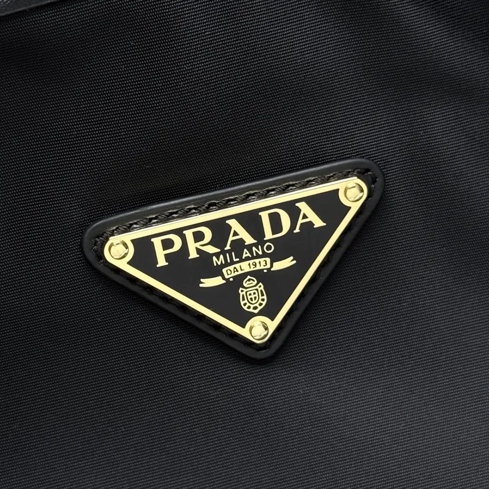 Prada Mariner Large Re-Nylon Shoulder Bag for Women in Black Prada Mariner Large Re-Nylon Shoulder Bag for Women in Black