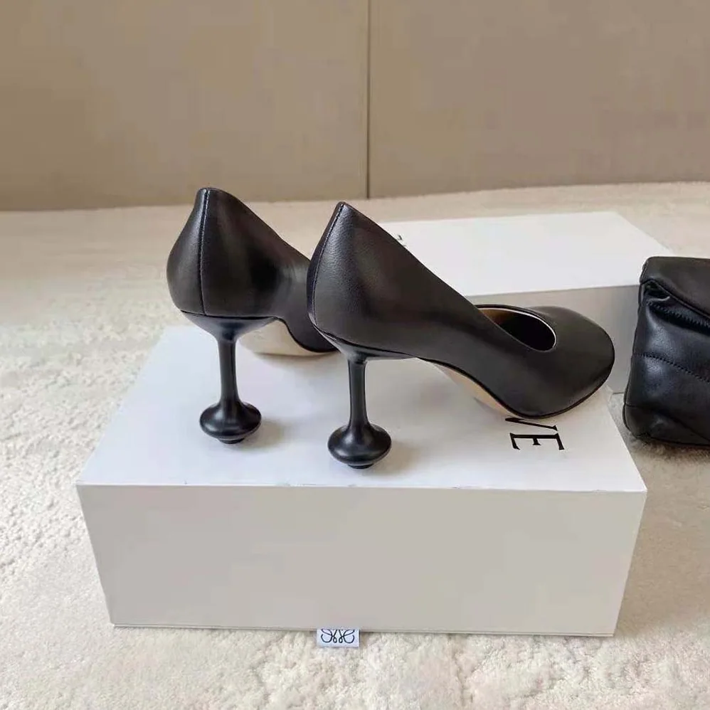 Loewe Toy Pump in Goatskin for Women in Black