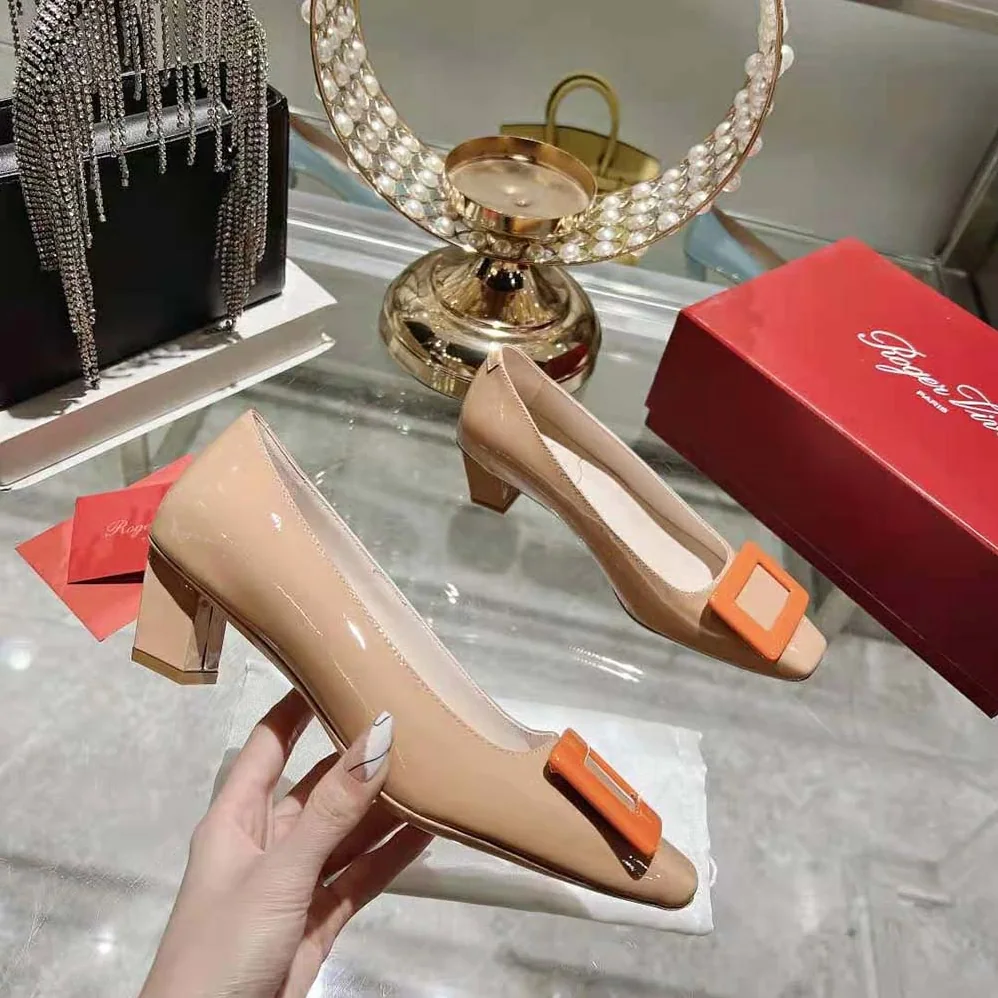 Roger Vivier Patent Leather Belle Vivier Pumps for Women in Orange Roger Vivier Patent Leather Belle Vivier Pumps for Women in Orange