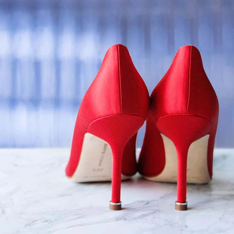 Manolo Blahnik Hangisi Satin Jewel Buckled Pumps Shoes Red for Women Manolo Blahnik Hangisi Satin Jewel Buckled Pumps Shoes Red for Women