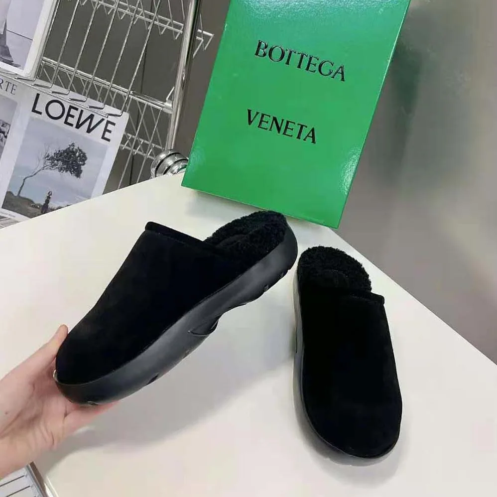 Bottega Veneta Snap Slipper in Shearling Calfskin for Unisex in Black