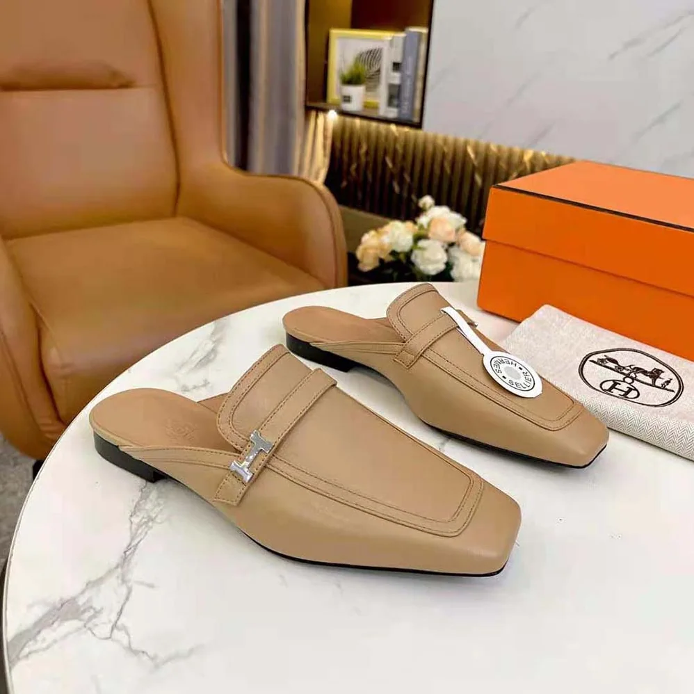 Hermes Groupie Mule in Goatskin with Miniature Palladium-Plated Paris Buckle for Women in Beige