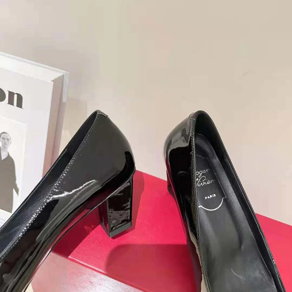 Roger Vivier Belle Vivier Metal Buckle Pumps in Patent Leathe for Women