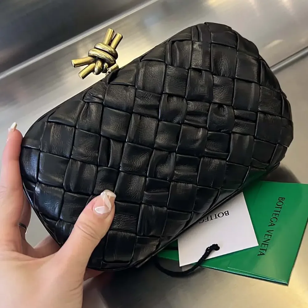 Bottega Veneta Knot Minaudière Clutch in Calfskin Leather for Women in Black Bottega Veneta Knot Minaudière Clutch in Calfskin Leather for Women in Black