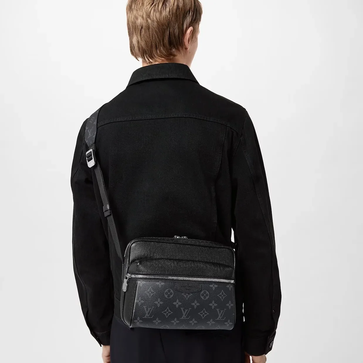 Louis Vuitton Outdoor Messenger Bag Black /