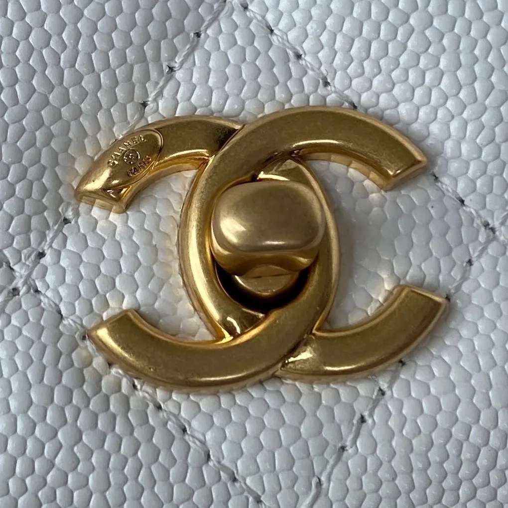 Chanel Small Flap Bag Gold Hardware White / Chanel Small Flap Bag Gold Hardware White /
