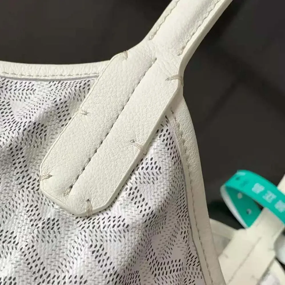 Goyard Bohème Hobo Bag for Unisex in White Goyard Bohème Hobo Bag for Unisex in White