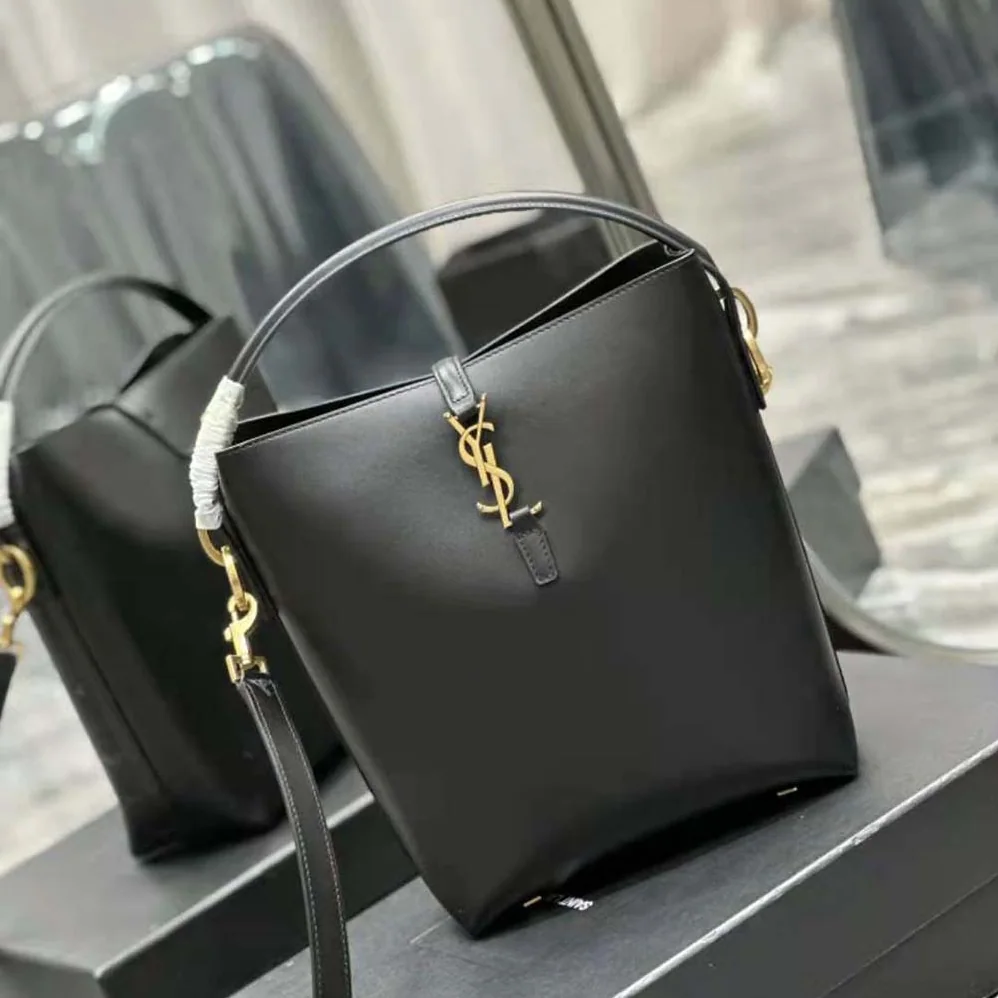 Saint Laurent YSL Le 37 in Shiny Leather for Women in Black