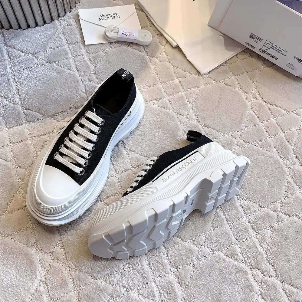 Alexander Mcqueen Tread Slick Lace Up in Black for Unisex in White