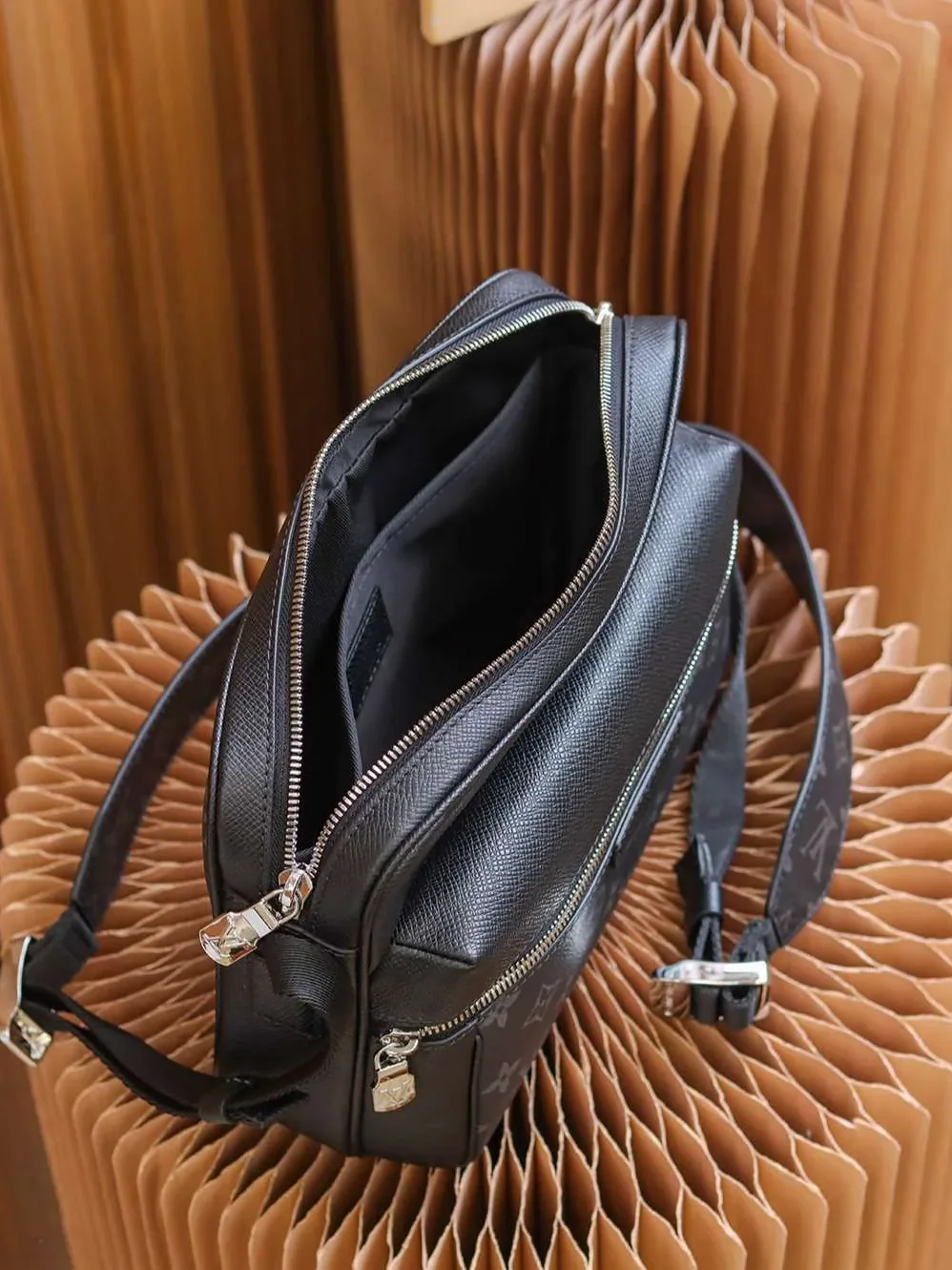 Louis Vuitton Outdoor Messenger Bag Black /