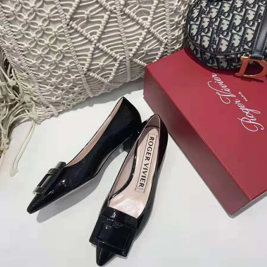 Roger Vivier Gommettine Ballerinas for Women in Black Roger Vivier Gommettine Ballerinas for Women in Black