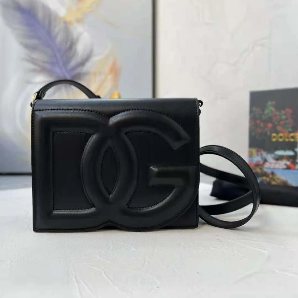 Dolce Gabbana D&G Calfskin DG Logo Bag Crossbody Bag for Women in Black Dolce Gabbana D&G Calfskin DG Logo Bag Crossbody Bag for Women in Black