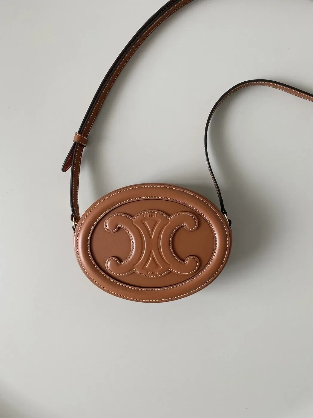 Celine Crossbody Oval Purse Cuir Triomphe Brown / Celine Crossbody Oval Purse Cuir Triomphe Brown /