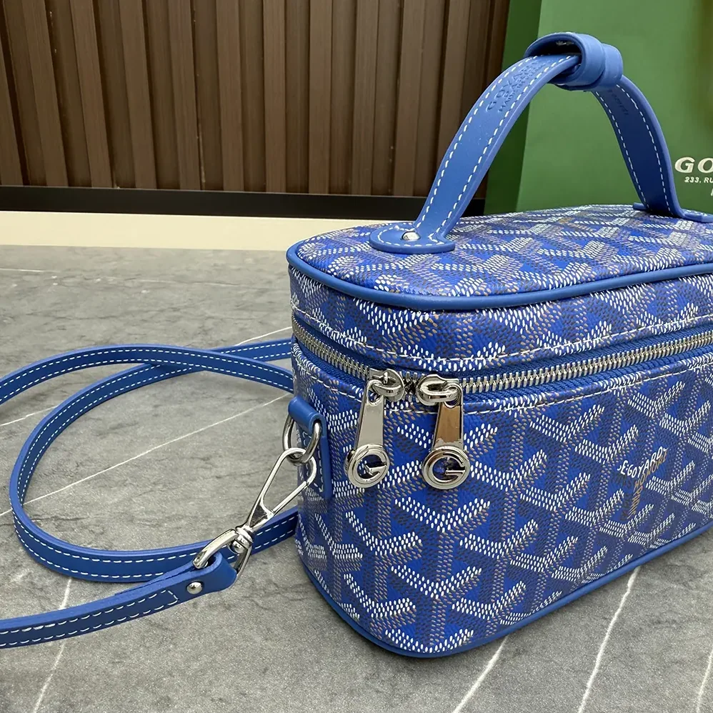 Goyard Muse Mini Vanity for Unisex in Blue Goyard Muse Mini Vanity for Unisex in Blue