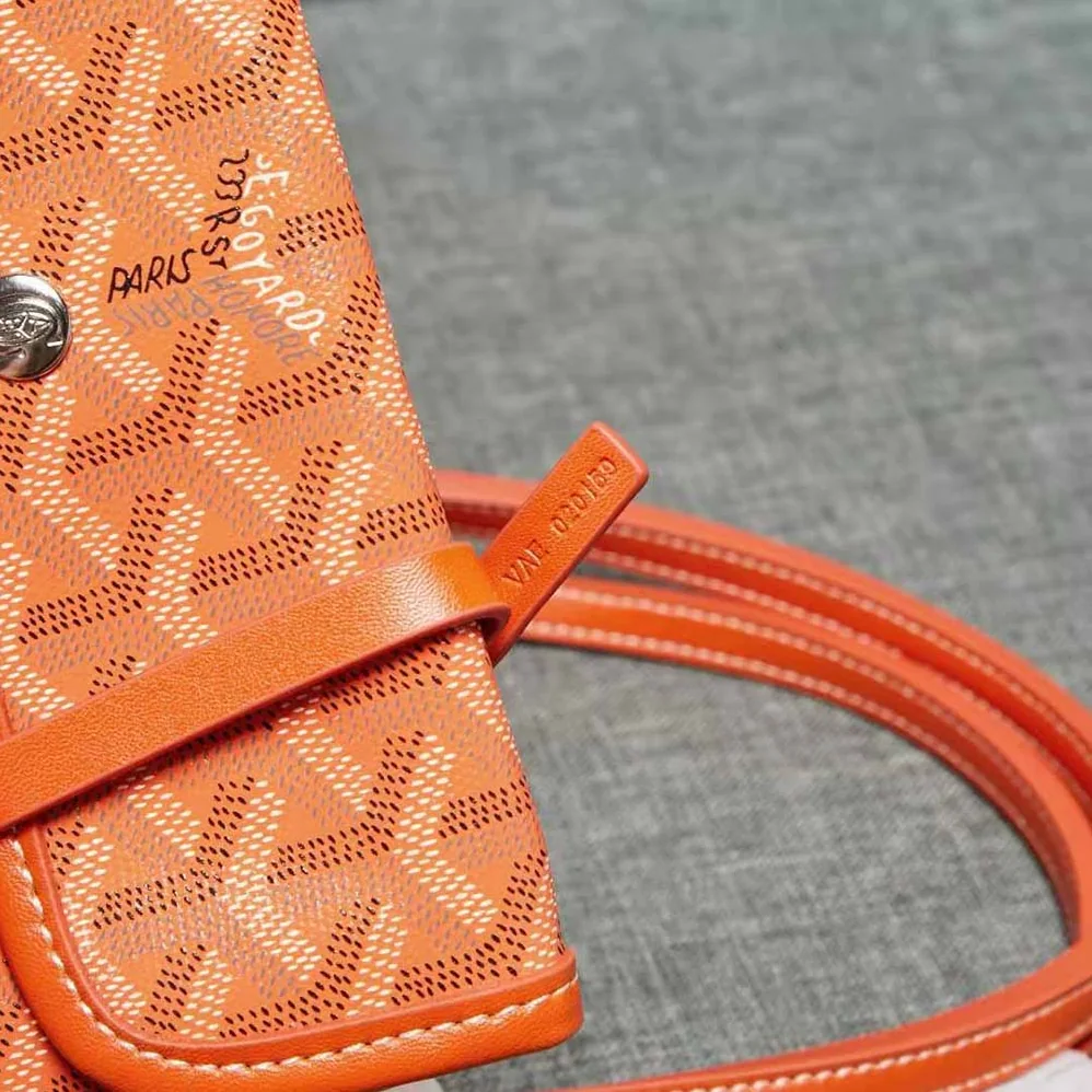 Goyard Sac Artois MM in Goyardine Canvas & Chevroches Calfskin for Women in Orange Goyard Sac Artois MM in Goyardine Canvas & Chevroches Calfskin for Women in Orange