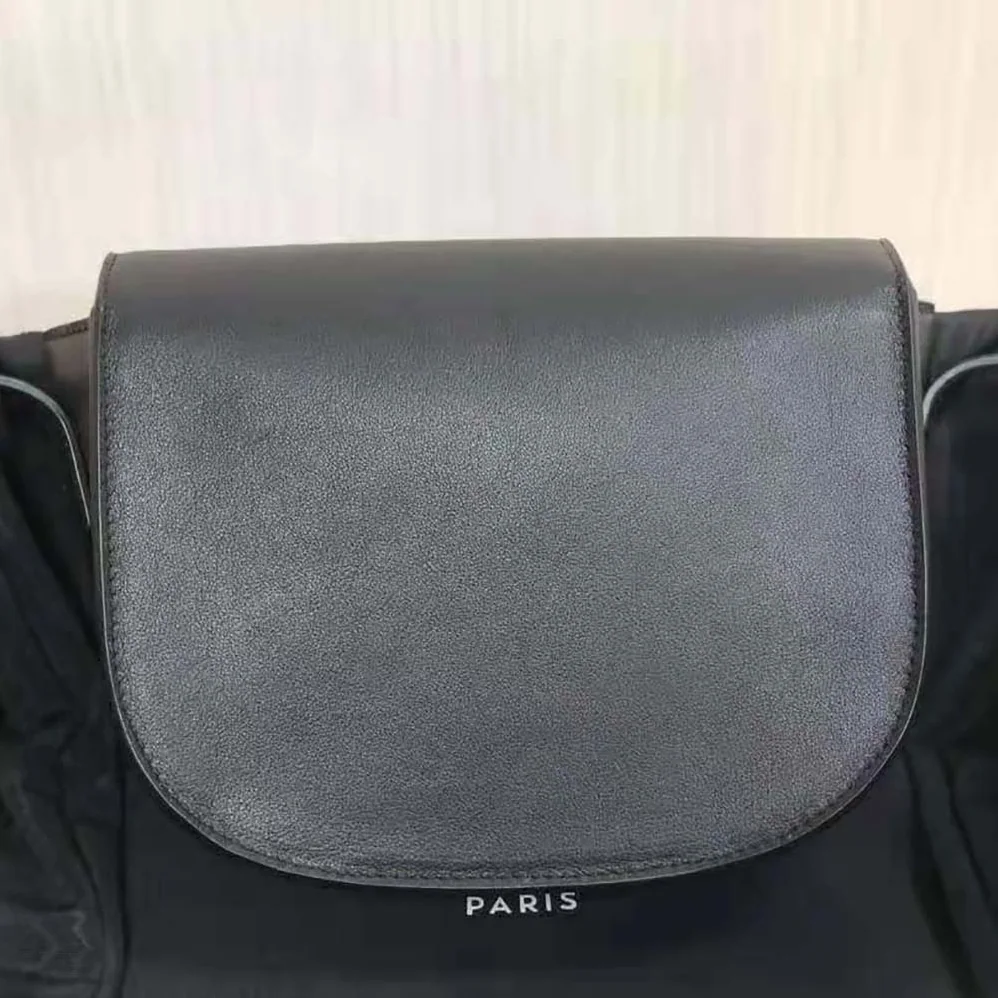 Celine Folco Cuir Triomphe in Smooth Calfskin for Women in Black Celine Folco Cuir Triomphe in Smooth Calfskin for Women in Black
