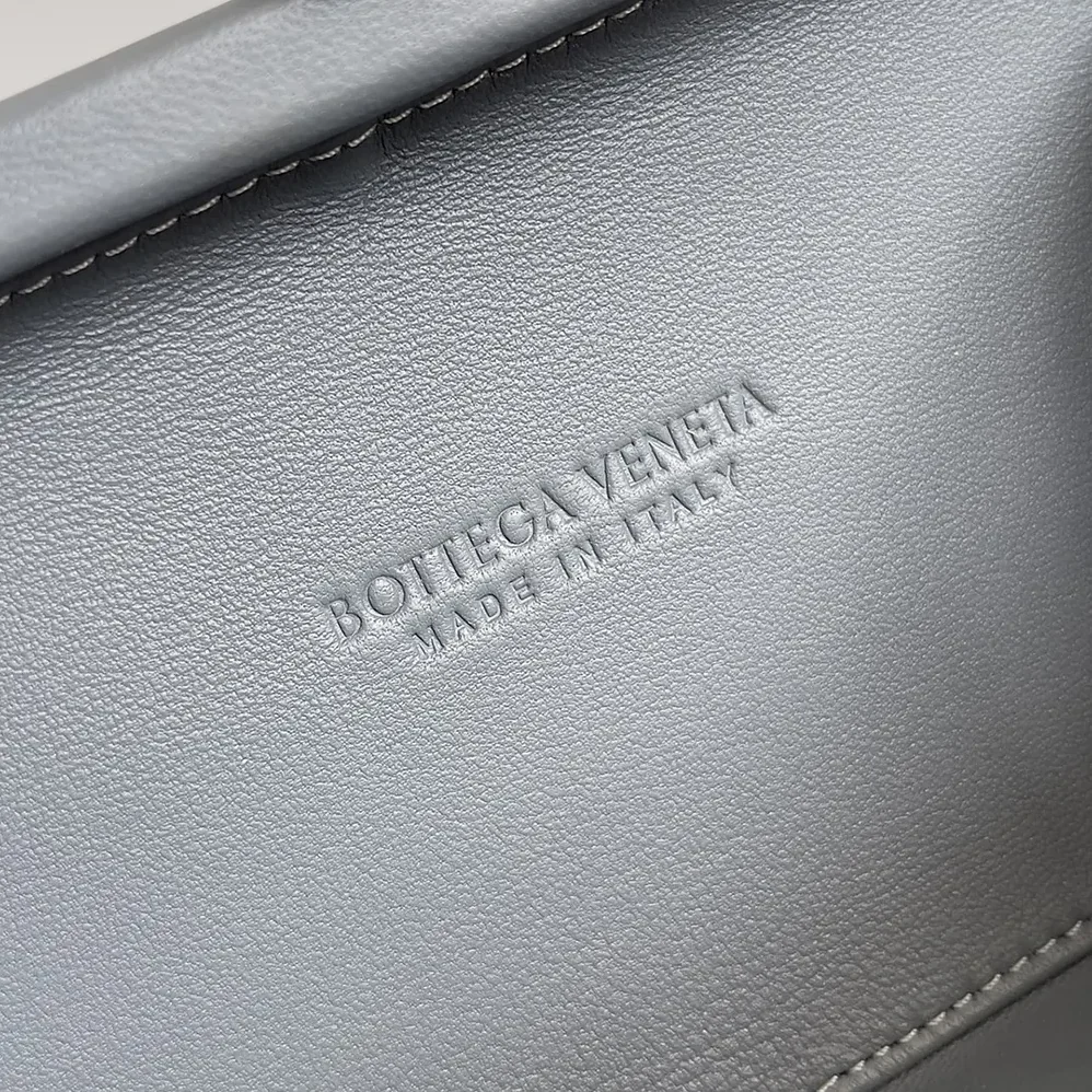 Bottega Veneta Knot Minaudière Clutch in Calfskin Leather for Women in Grey Bottega Veneta Knot Minaudière Clutch in Calfskin Leather for Women in Grey