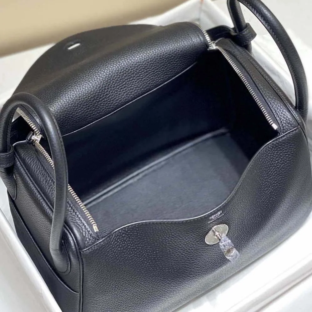 Hermes Lindy 26 in Clemence Leather for Women in Black