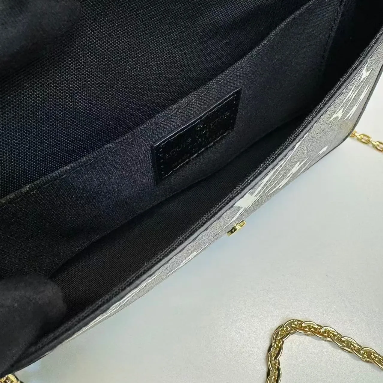 Louis Vuitton Pochette Felicie Shoulder Bag in Black/ Beige Gold Hardware Louis Vuitton Pochette Felicie Shoulder Bag in Black/ Beige Gold Hardware